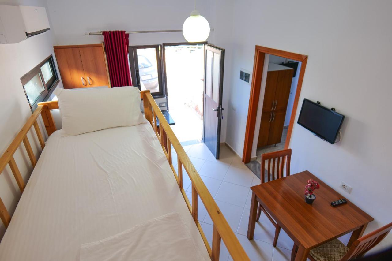 Guest House Gerard クサミル エクステリア 写真