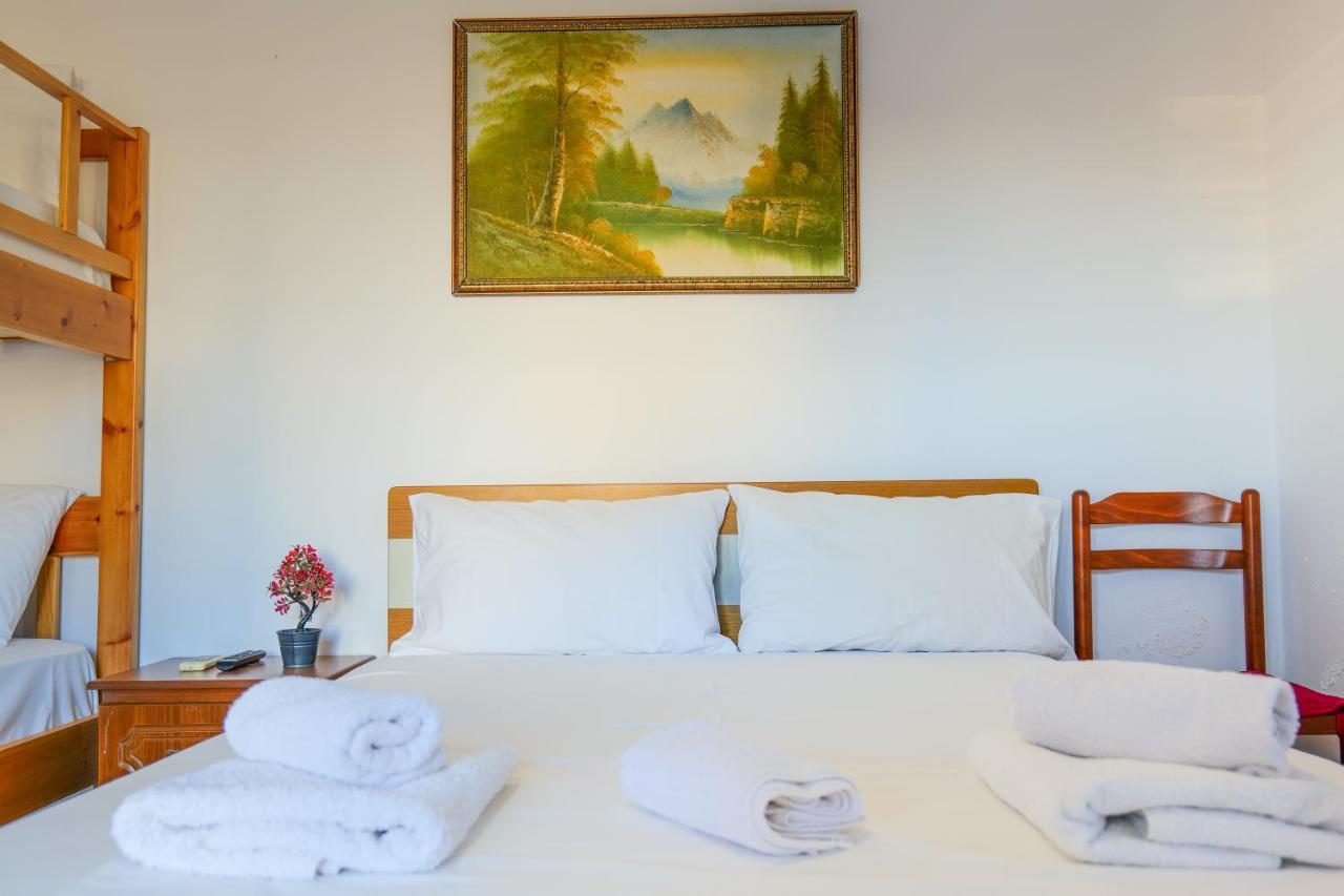 Guest House Gerard クサミル エクステリア 写真