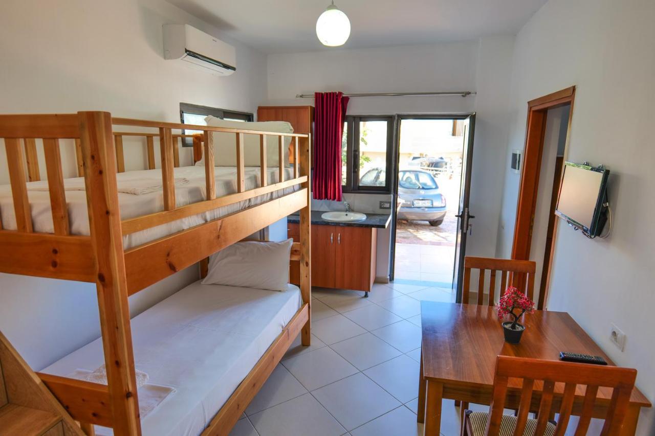 Guest House Gerard クサミル エクステリア 写真
