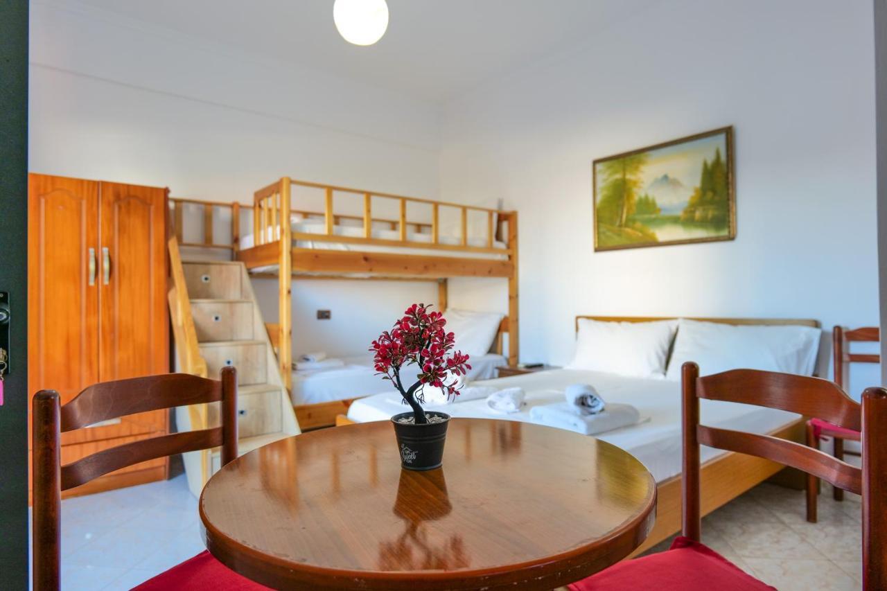 Guest House Gerard クサミル エクステリア 写真