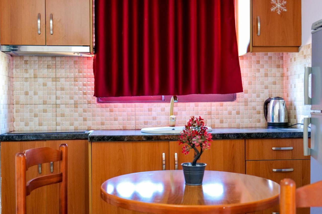 Guest House Gerard クサミル エクステリア 写真