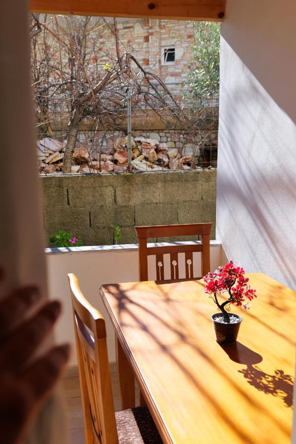 Guest House Gerard クサミル エクステリア 写真