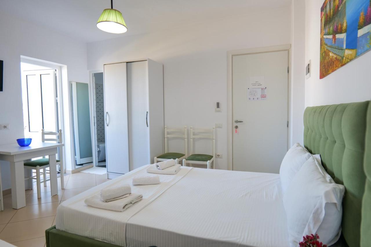 Guest House Gerard クサミル エクステリア 写真